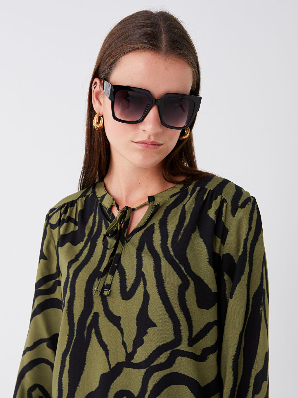 Haki Bağlamalı Yaka Desenli Uzun Kollu Kadın Bluz-1