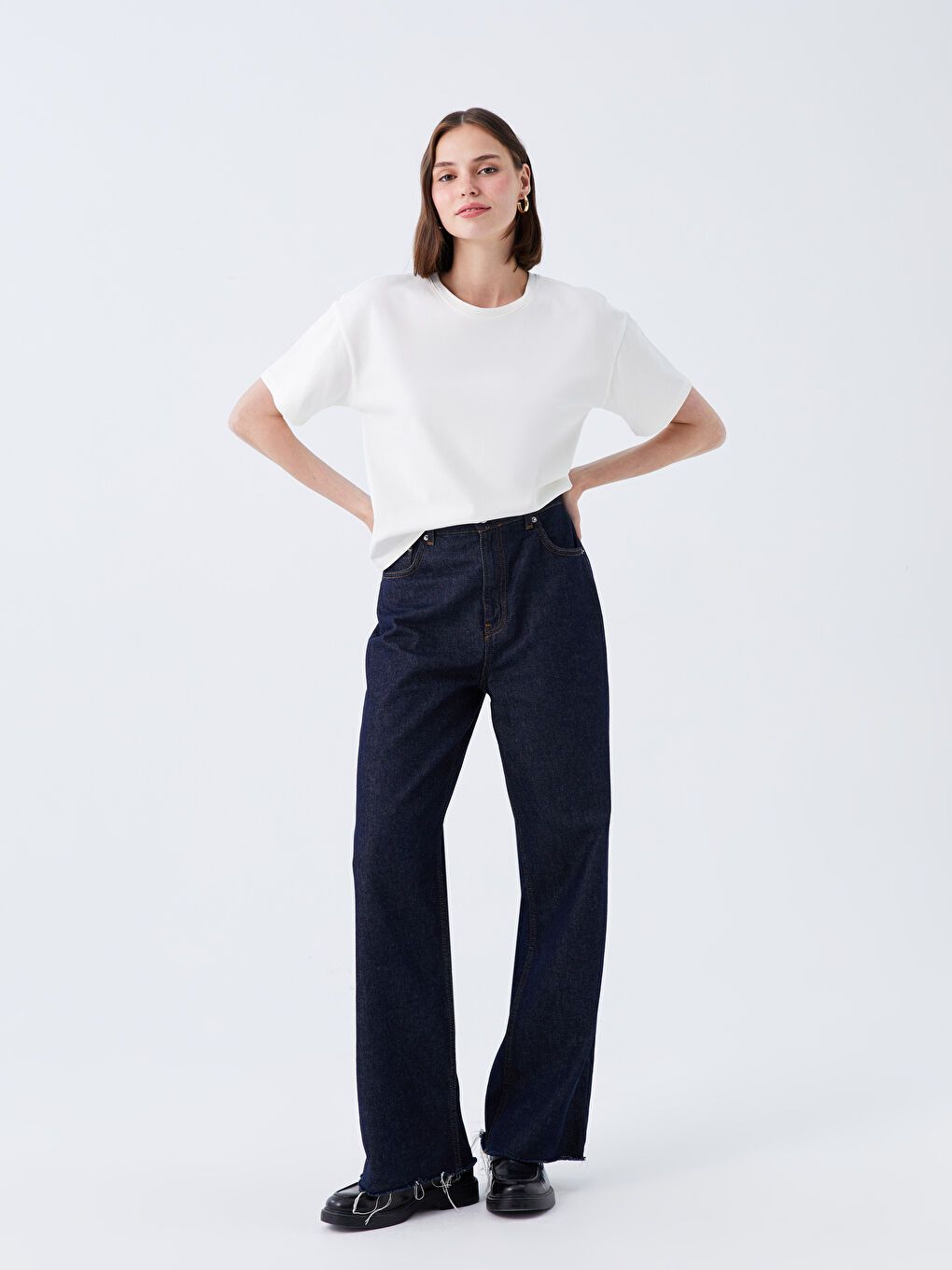 Ekru Bisiklet Yaka Düz Kısa Kollu Kadın Bluz-2