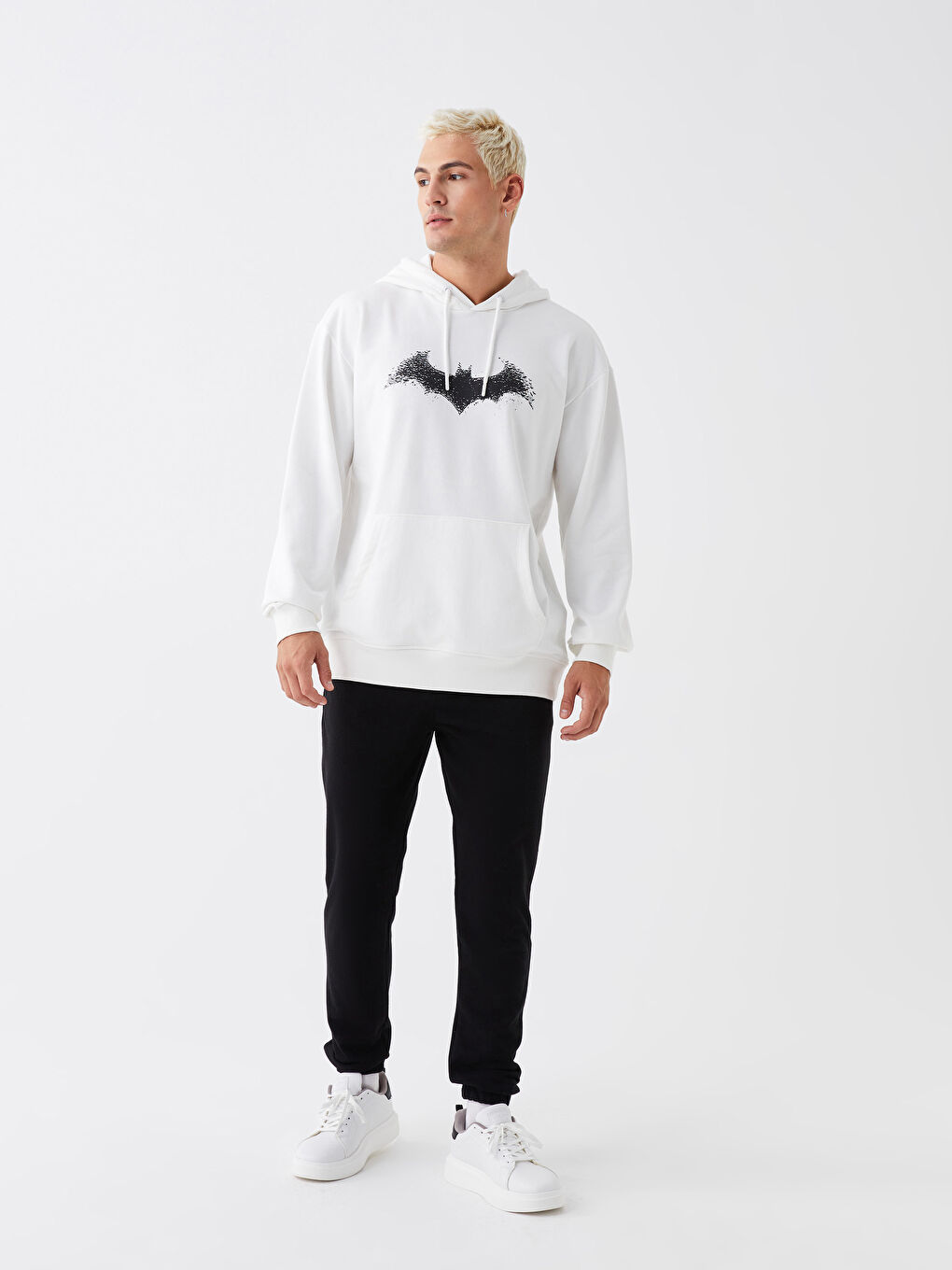 LCW Casual Kırık Beyaz Uzun Kollu Batman Baskılı Erkek Hoodie - 1