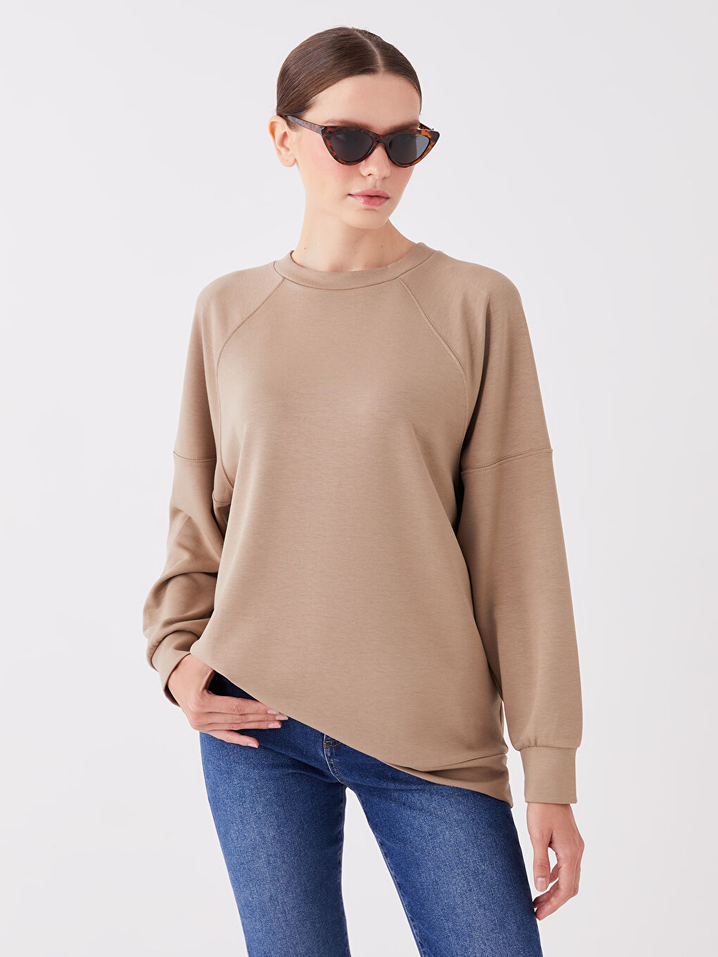 LCW Vision Açık Kahverengi Bisiklet Yaka Oversize Kadın Sweatshirt