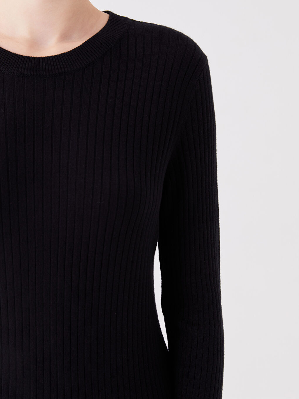 Jednostavni ženski trikotažni džemper okruglog izreza dugih rukava-3