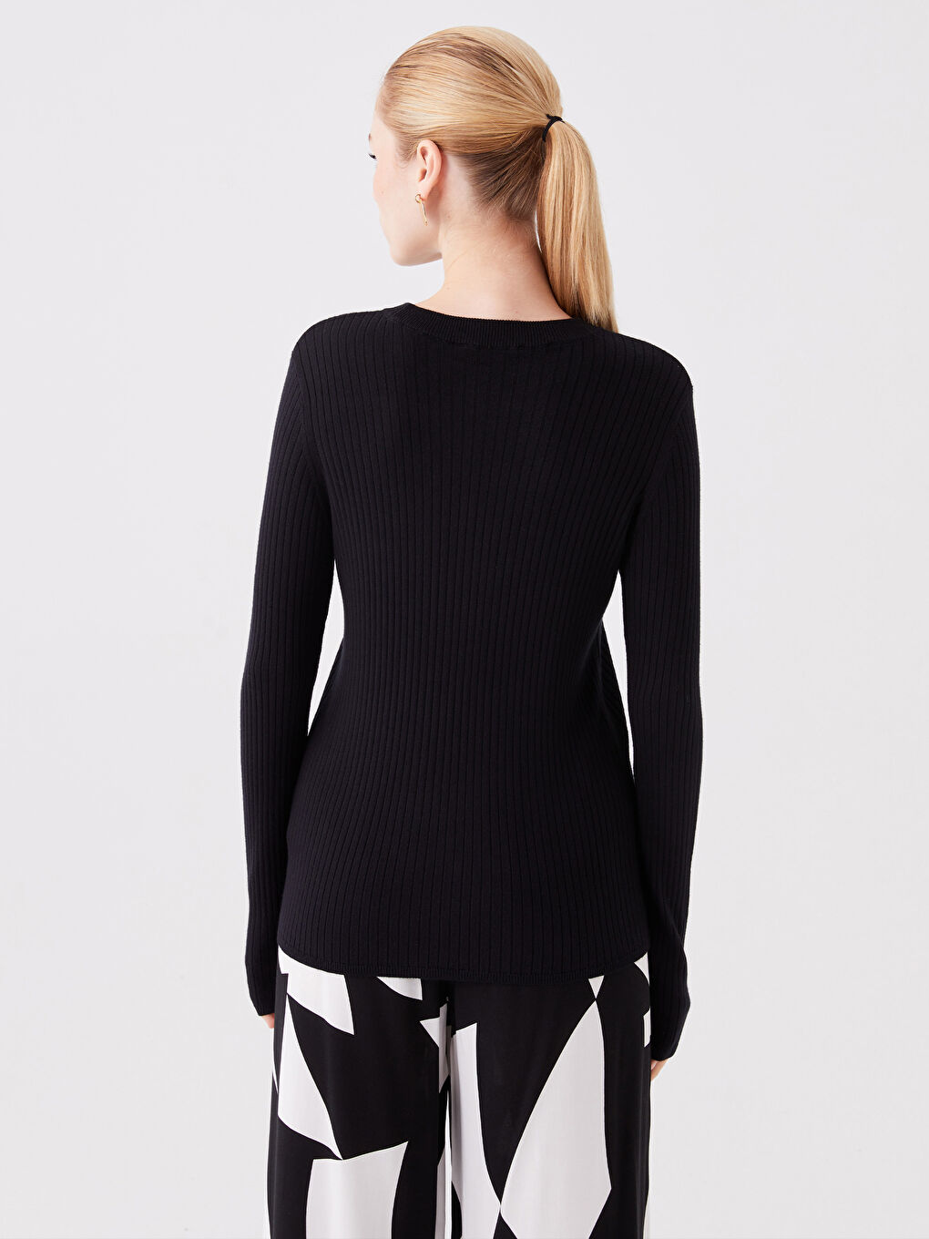 Jednostavni ženski trikotažni džemper okruglog izreza dugih rukava-4