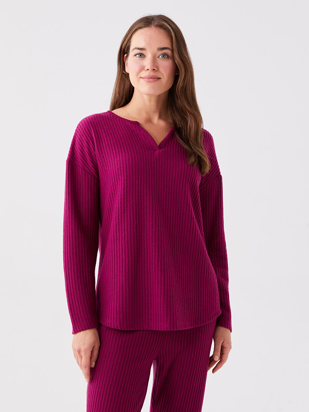 ჰენლის დეკოლტე გრძელმკლავიანი ქალებისთვის პიჟამის ნაკრები-1