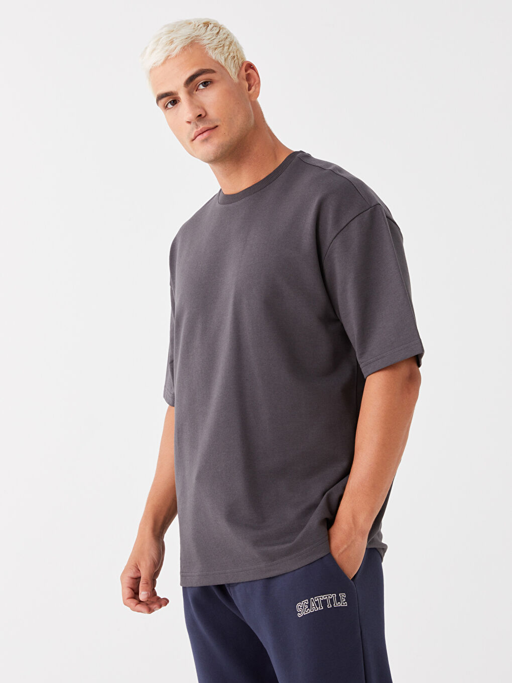 Antrasit Oversize Bisiklet Yaka Kısa Kollu Erkek Tişört-2