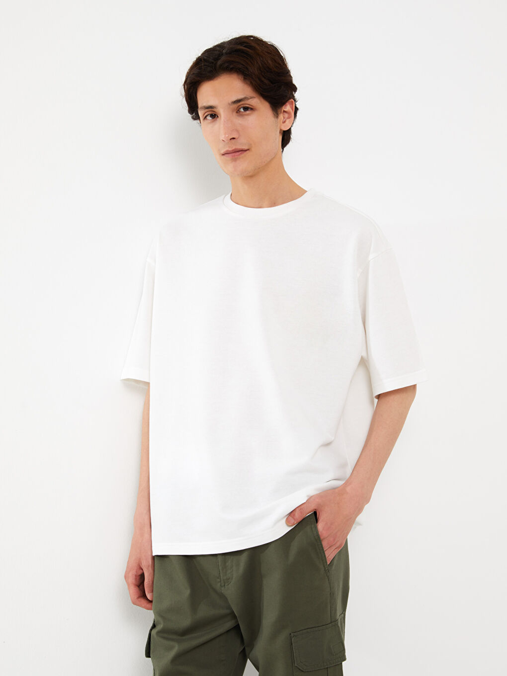 Beyaz Oversize Bisiklet Yaka Kısa Kollu Erkek Tişört