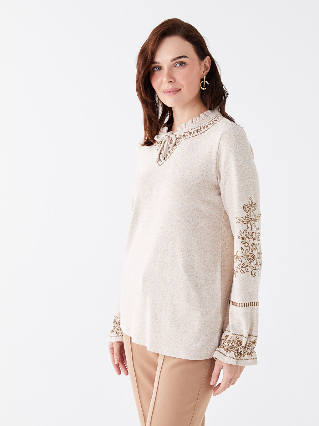 Bej Bağlamalı Yaka Desenli Uzun Kollu Kadın Bluz-1