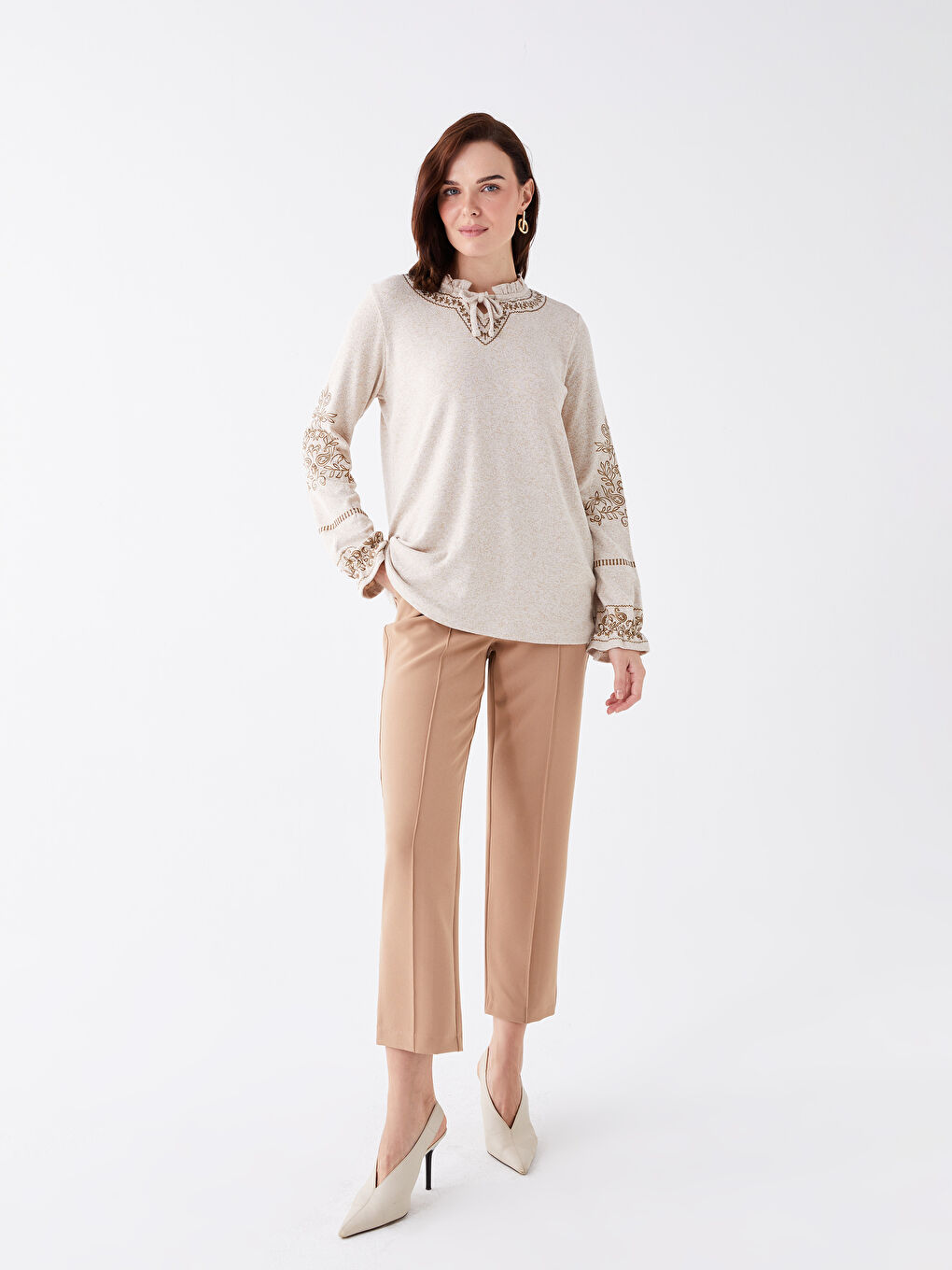 Bej Bağlamalı Yaka Desenli Uzun Kollu Kadın Bluz-2