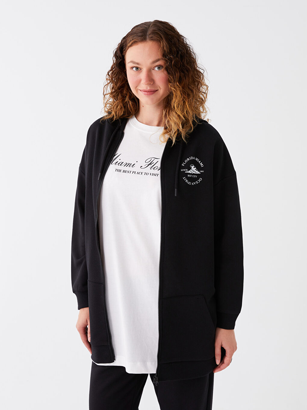 Siyah Kapüşonlu Baskılı Uzun Kollu Oversize Kadın Fermuarlı Sweatshirt