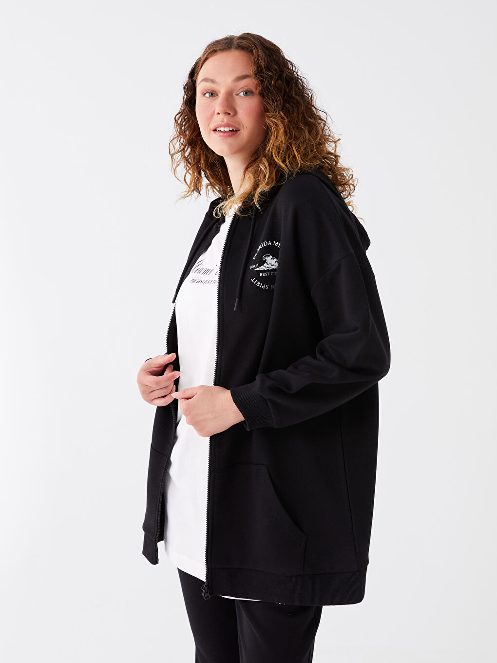 Siyah Kapüşonlu Baskılı Uzun Kollu Oversize Kadın Fermuarlı Sweatshirt-1