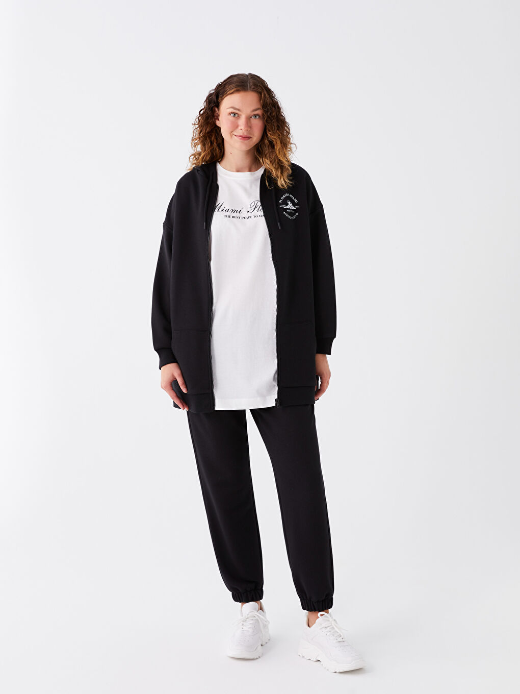 Siyah Kapüşonlu Baskılı Uzun Kollu Oversize Kadın Fermuarlı Sweatshirt-2