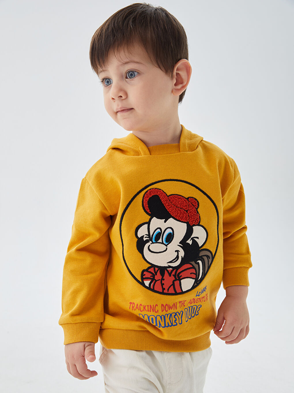 LCW baby Orta Sarı Kapüşonlu Uzun Kollu Nostaljik Maymun Baskılı Unisex Bebek Sweatshirt