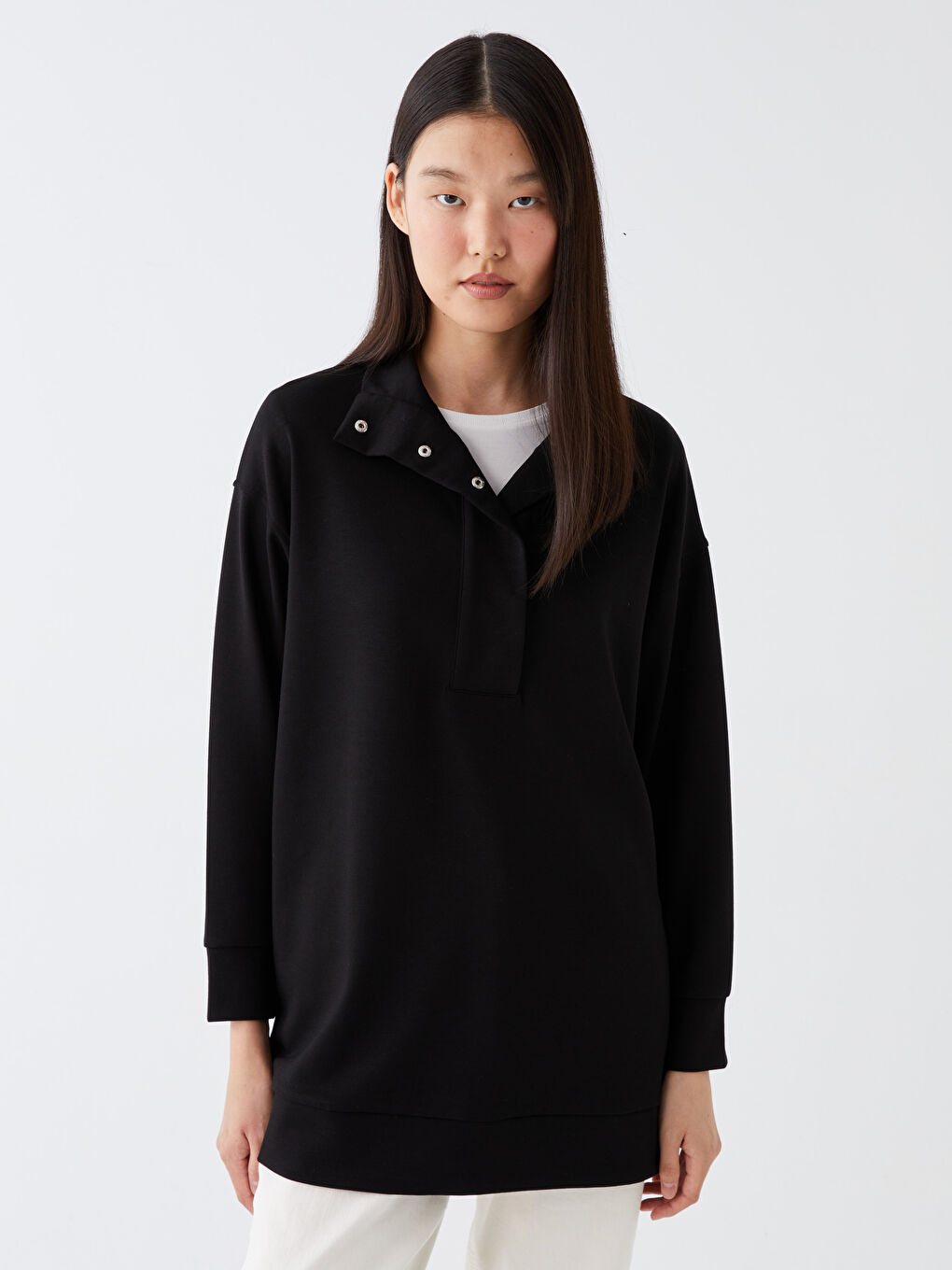 Siyah Dik Yaka Düz Uzun Kollu Kadın Tunik