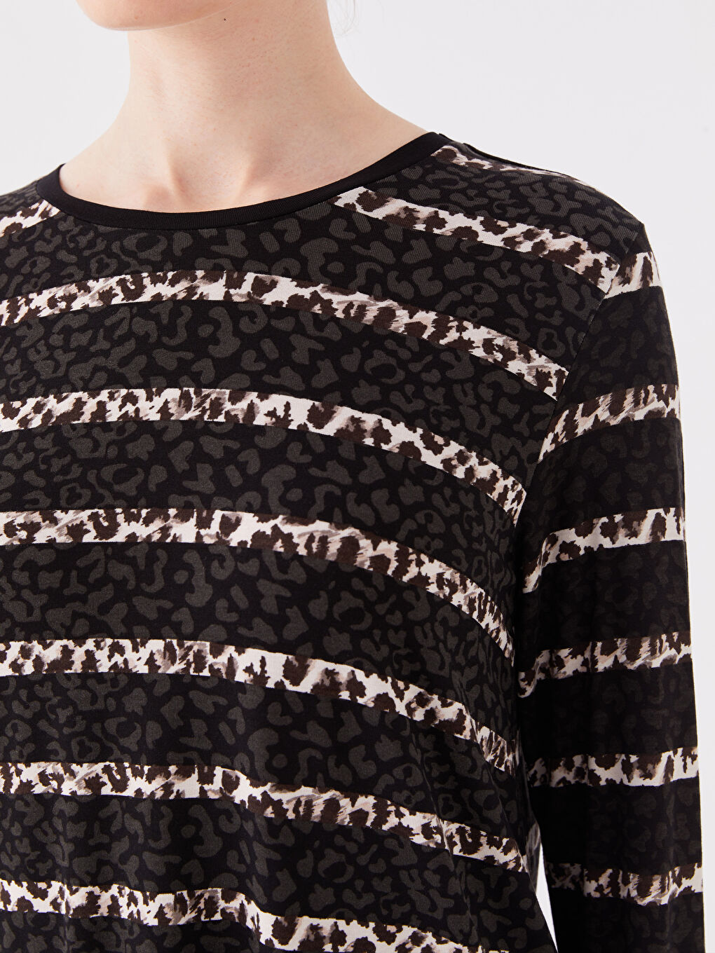 Bej Bisiklet Yaka Desenli Uzun Kollu Kadın Bluz-3