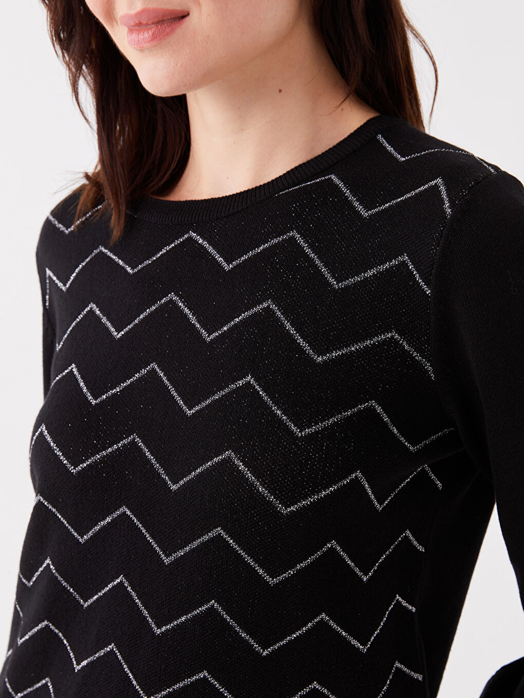 Siyah Bisiklet Yaka Kendinden Desenli Uzun Kollu Kadın Triko Kazak-3