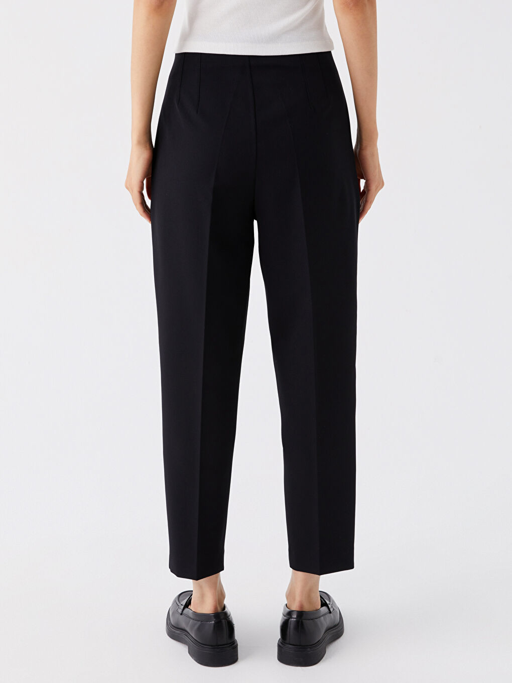 Siyah Kadın Havuç Kesim Düz Pantolon-4