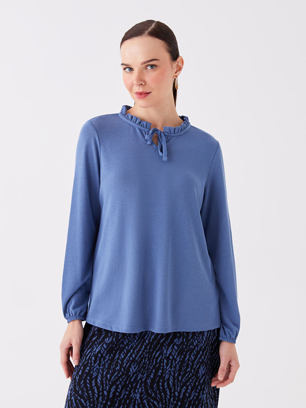 Mavi Bağlamalı Yaka Düz Uzun Kollu Kadın Bluz