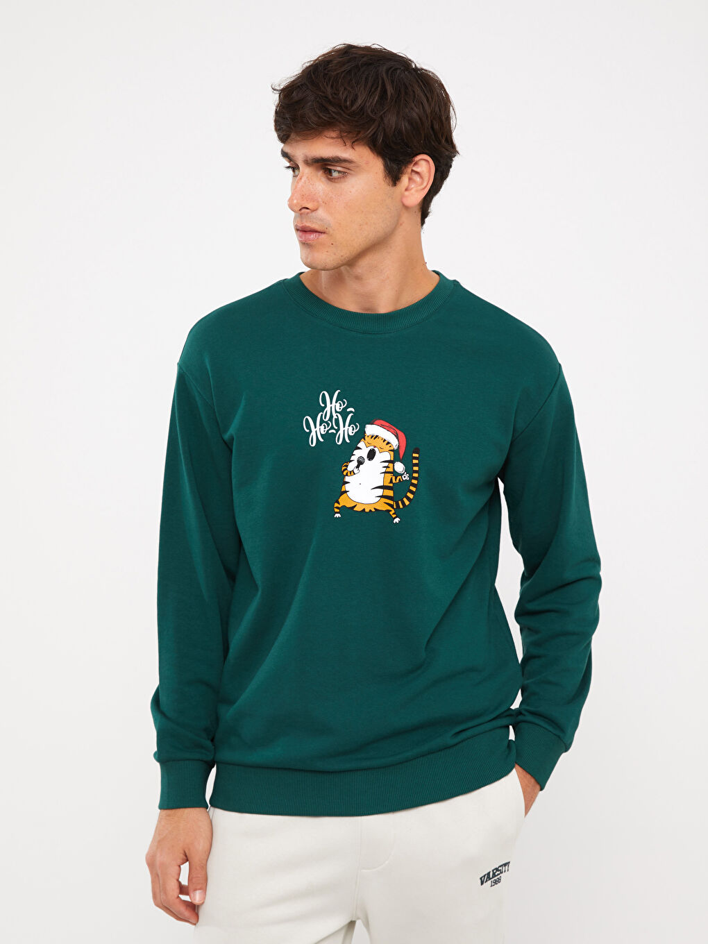 LCW Casual Koyu Yeşil Bisiklet Yaka Uzun Kollu Baskılı Erkek Sweatshirt