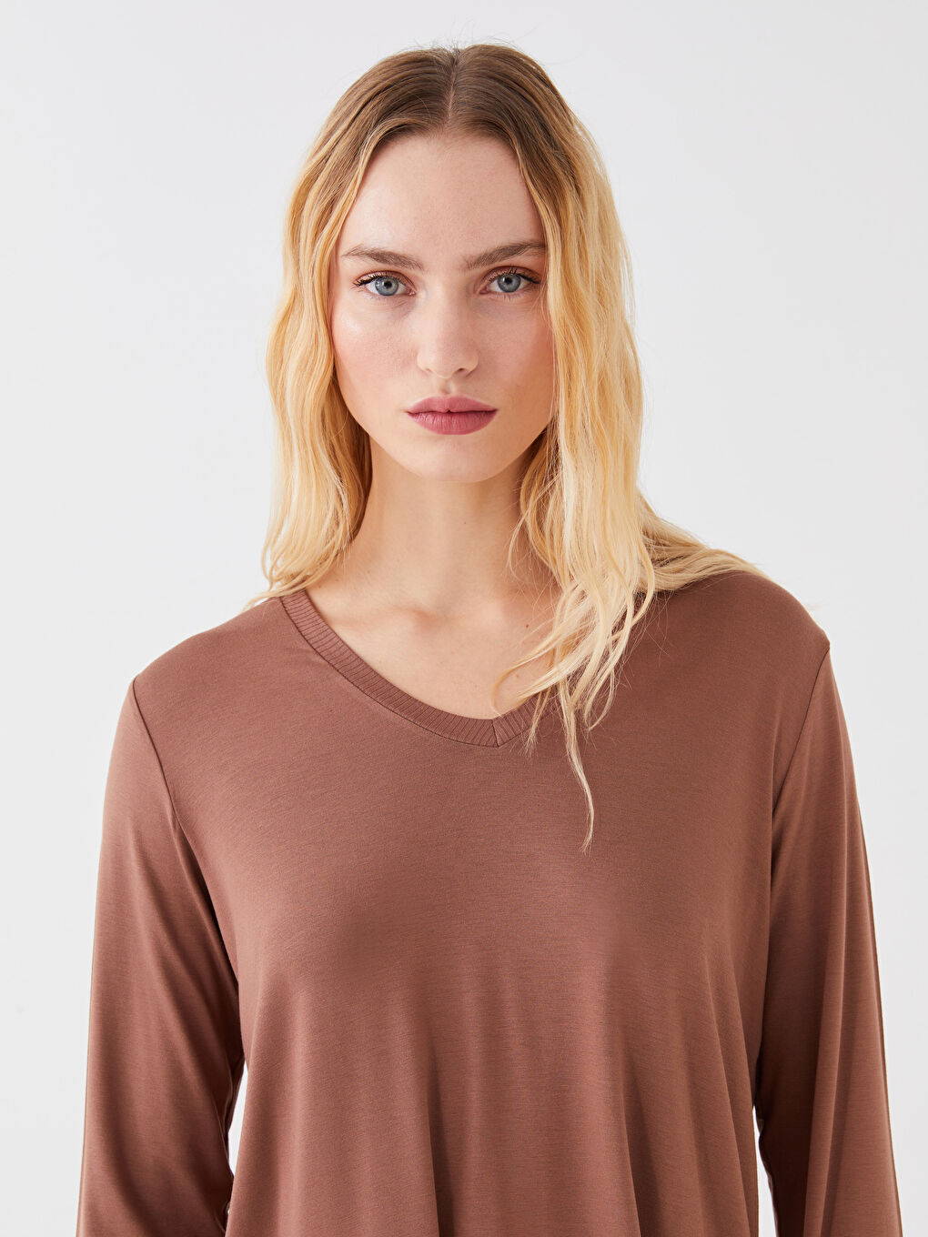 Kahverengi V Yaka Düz Uzun Kollu Kadın Bluz-2