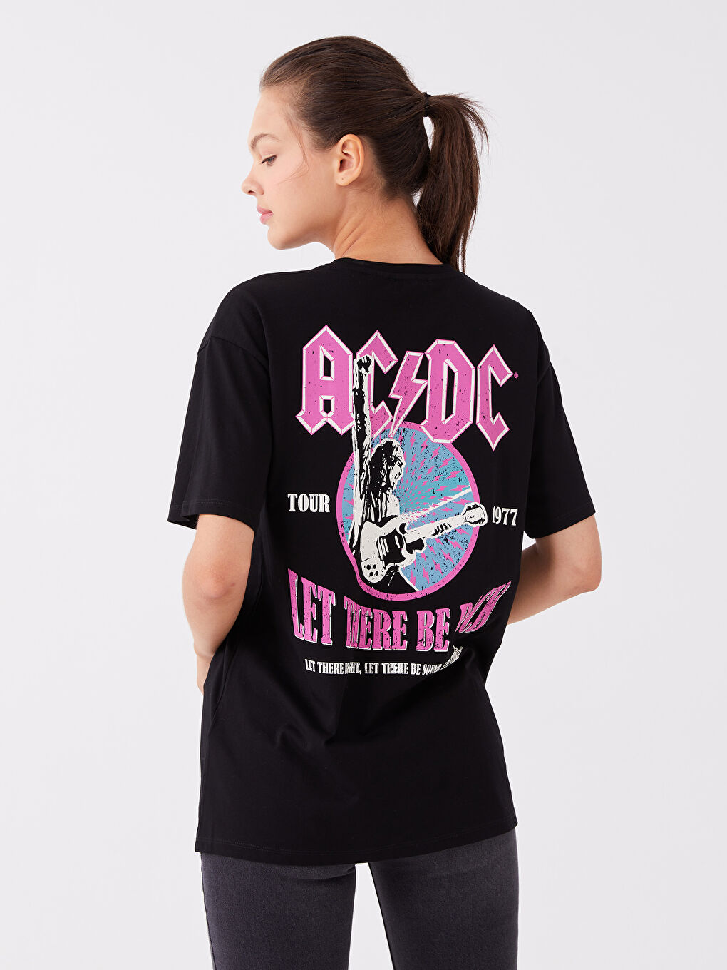 XSIDE Yeni Siyah Bisiklet Yaka AC/DC Baskılı Kısa Kollu Kadın Tişört