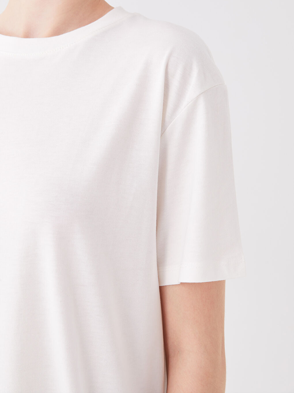 Ekru Bisiklet Yaka Düz Kısa Kollu Kadın Tişört-3
