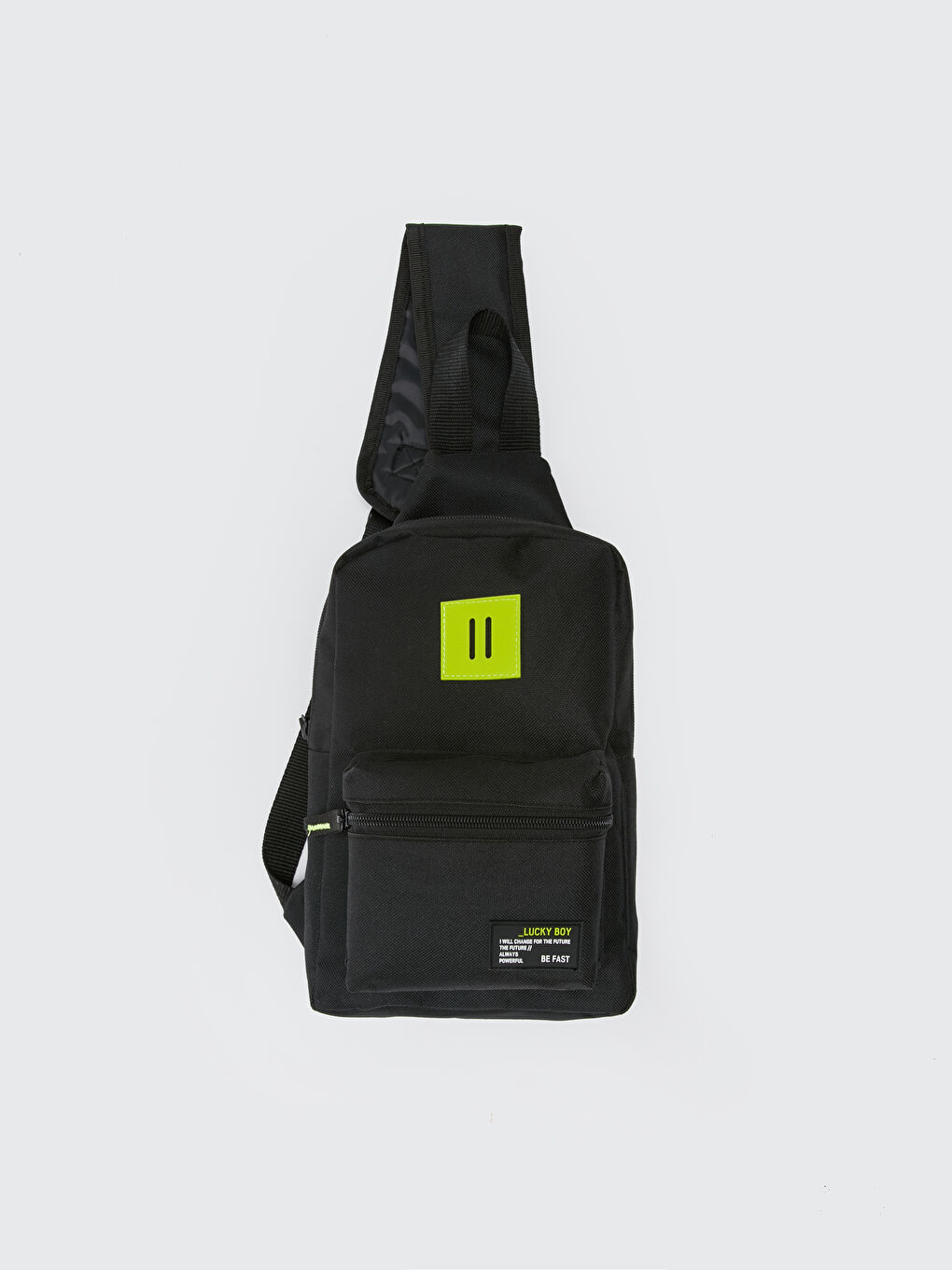 Siyah Etiket Detaylı Erkek Çocuk Göğüs Çantası