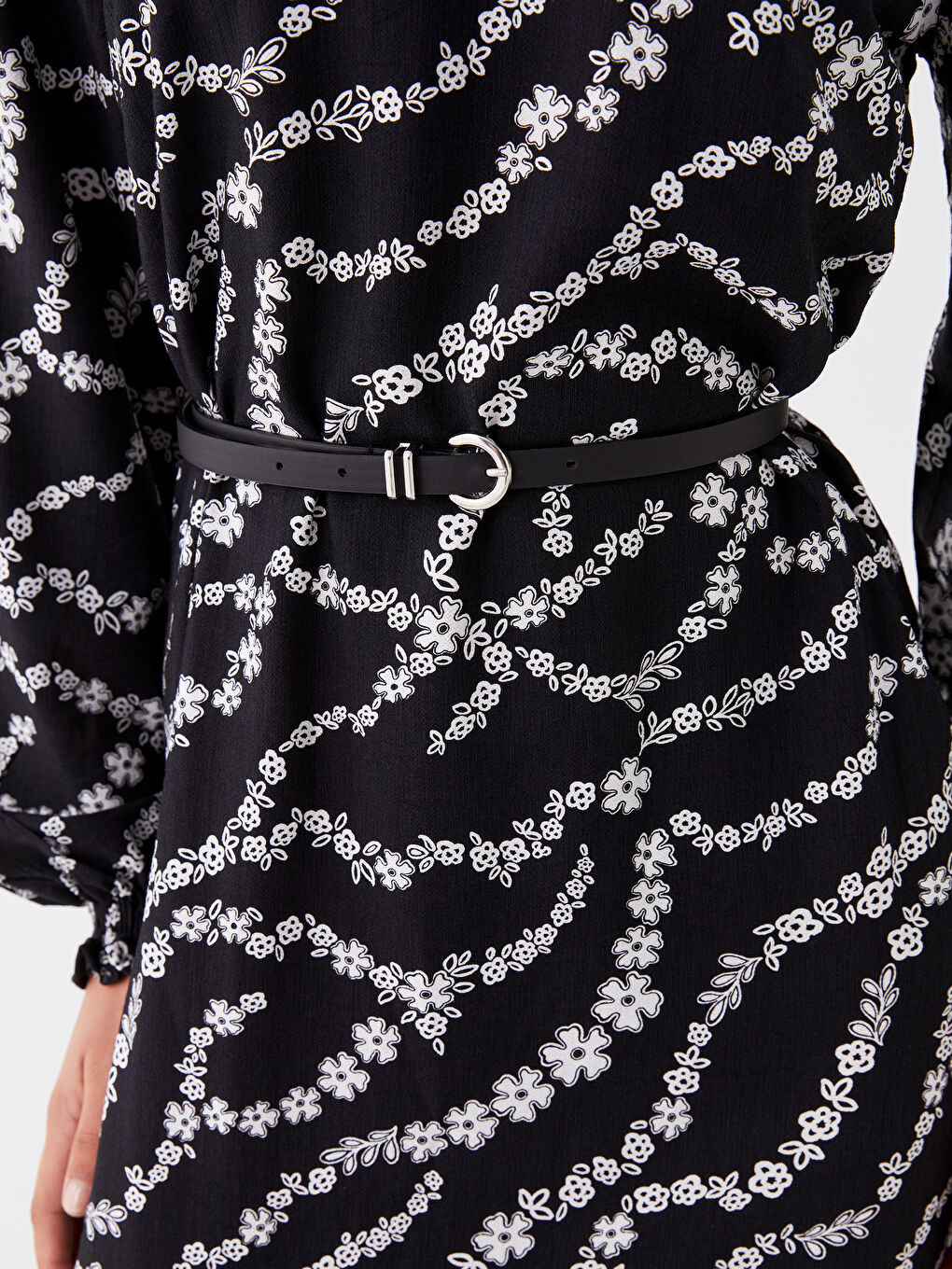 Siyah Fırfırlı Dik Yaka Çiçekli Uzun Kollu Kadın Elbise-2