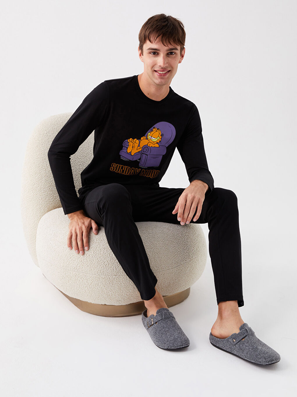 Siyah Standart Kalıp Garfield Baskılı Erkek Pijama Takımı