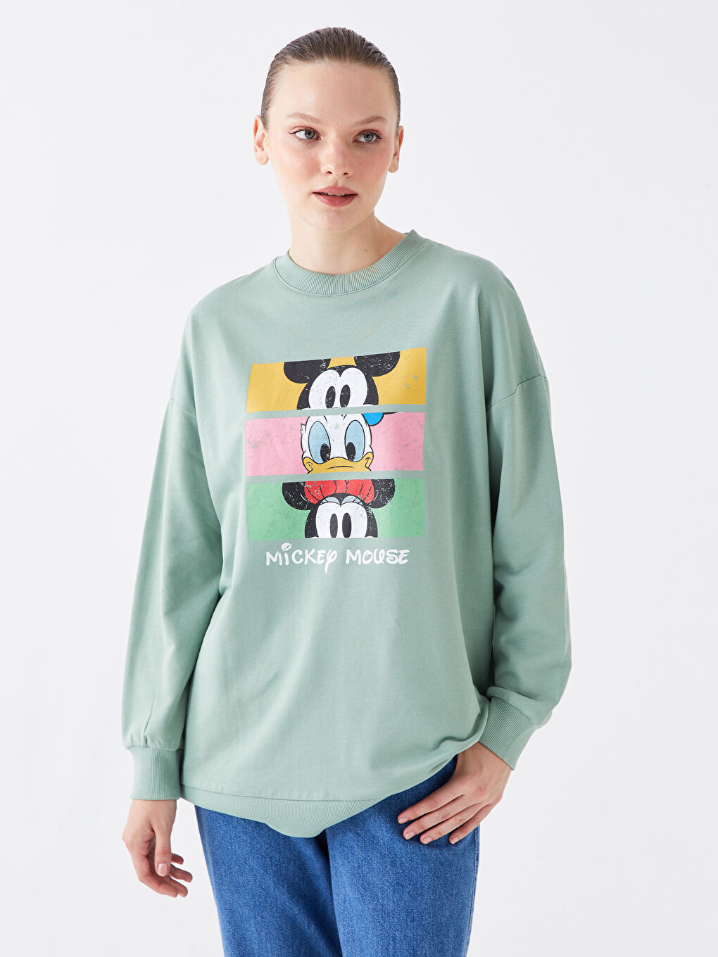 LCW Modest Mat Yeşil Bisiklet Yaka Mickey Mouse Baskılı Uzun Kollu Oversize Kadın Tunik - 1