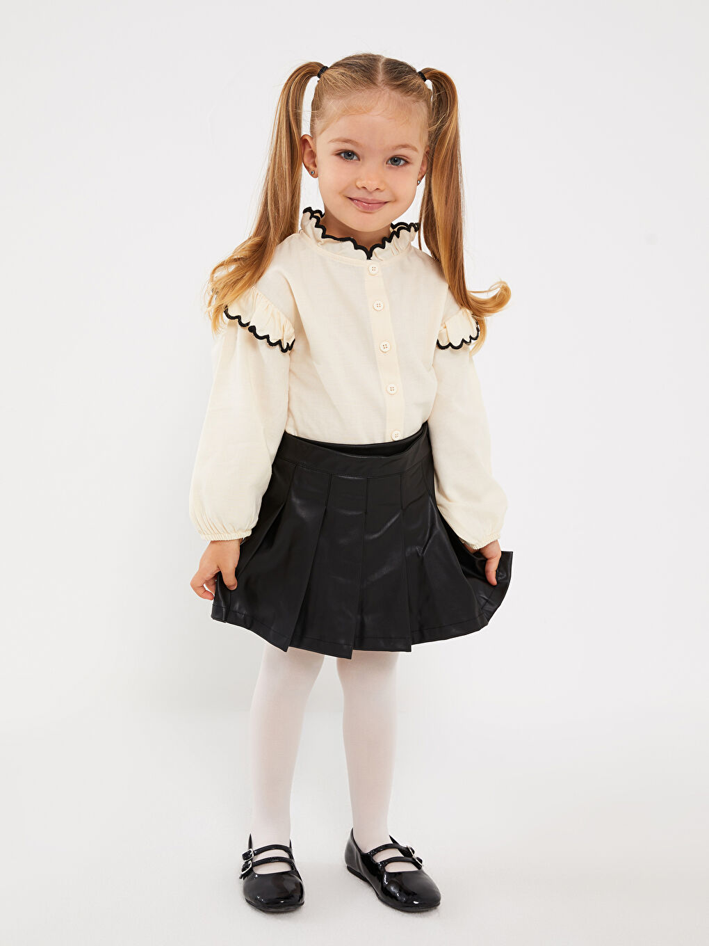 Siyah Deri Görünümlü Kız Bebek Şort Etek ve Külotlu Çorap 2'li