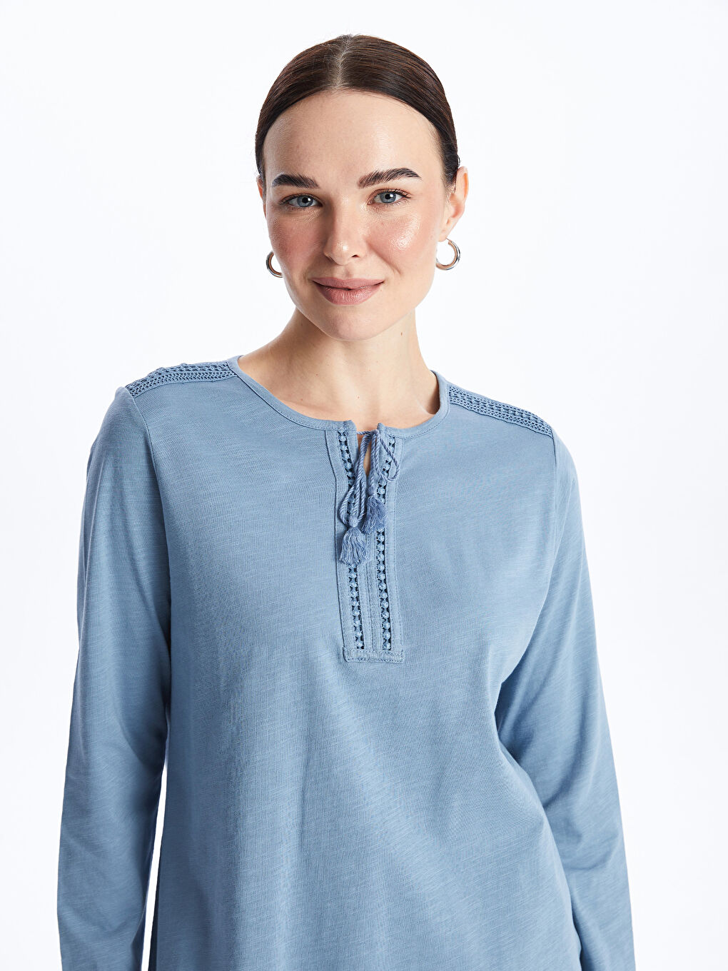 Petrol Bağlamalı Yaka Nakışlı Uzun Kollu Kadın Bluz-1