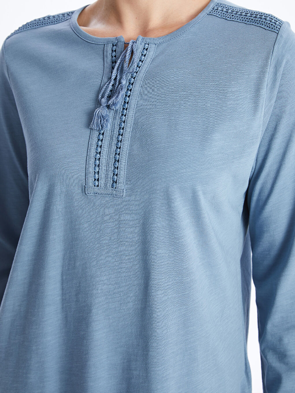 Petrol Bağlamalı Yaka Nakışlı Uzun Kollu Kadın Bluz-3