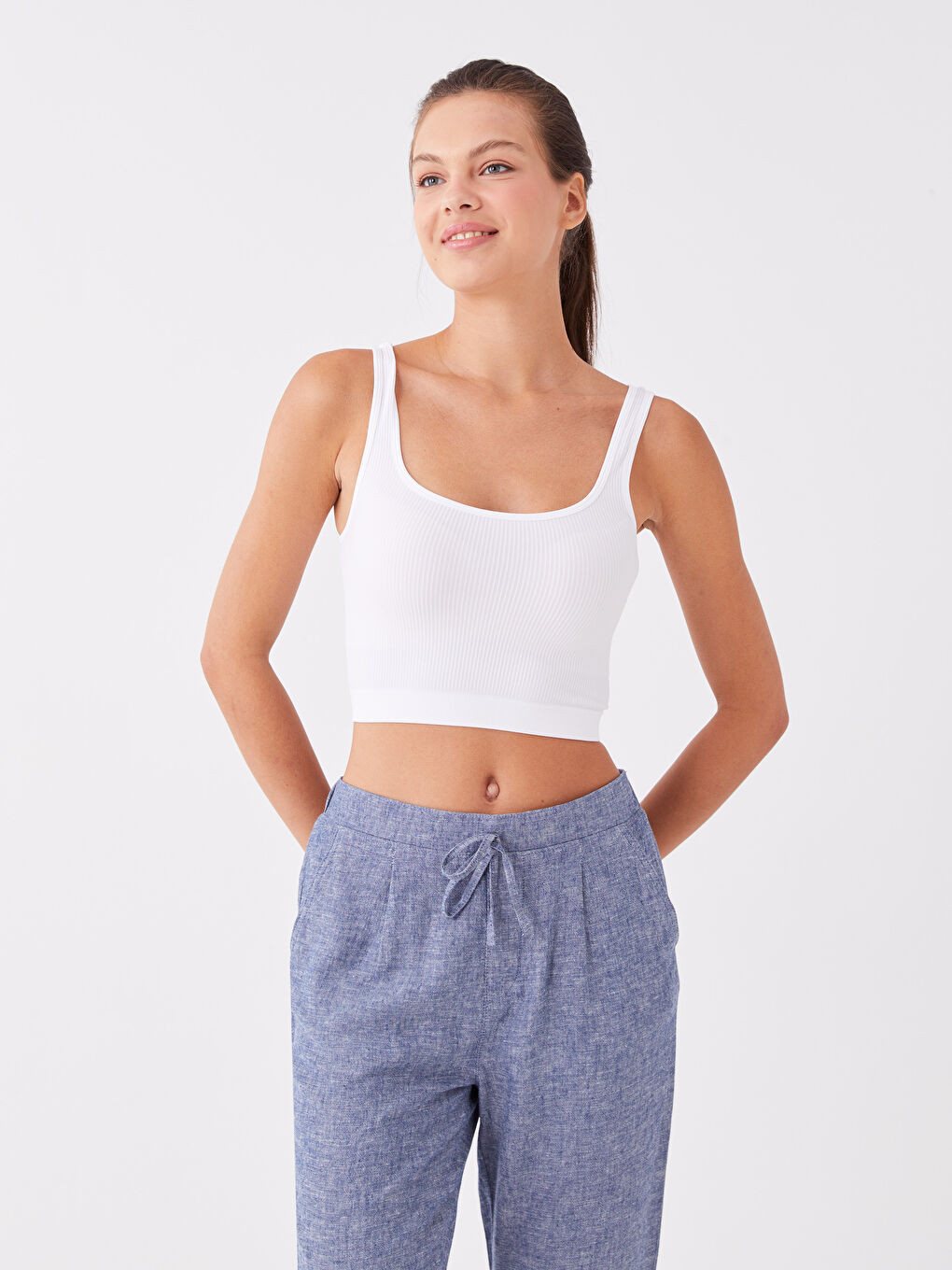 Beyaz U Yaka Crop Kadın Sporcu Atleti-1