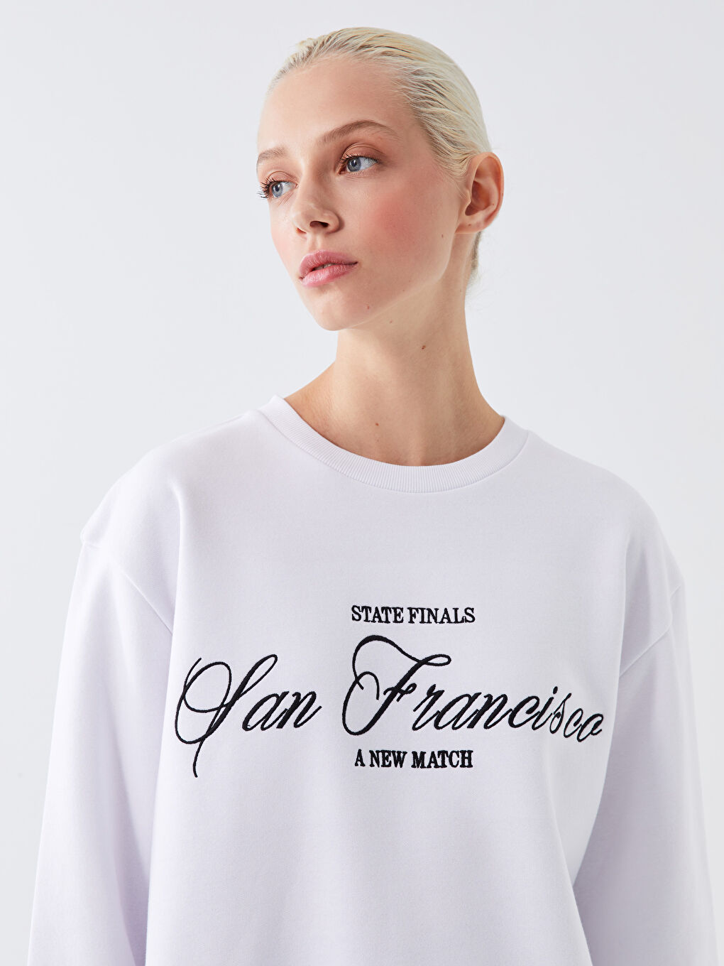 Crew Neck Embroidered Women's Thick Sweatshirt-1