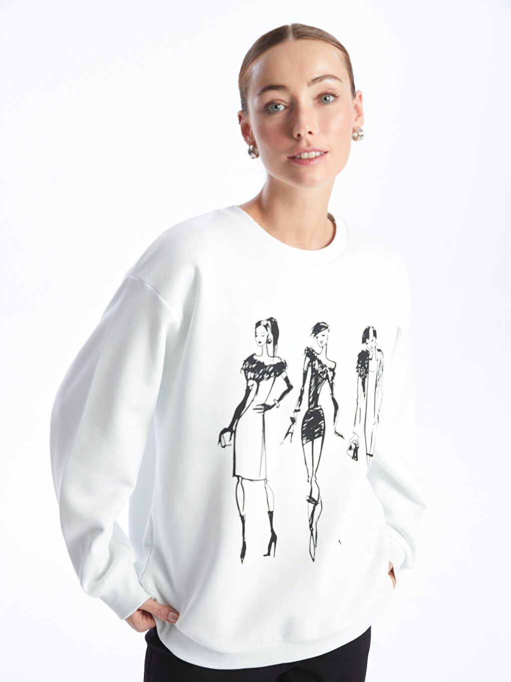 سويت شيرت تخين مطبوع بياقة دائرية للسيدات