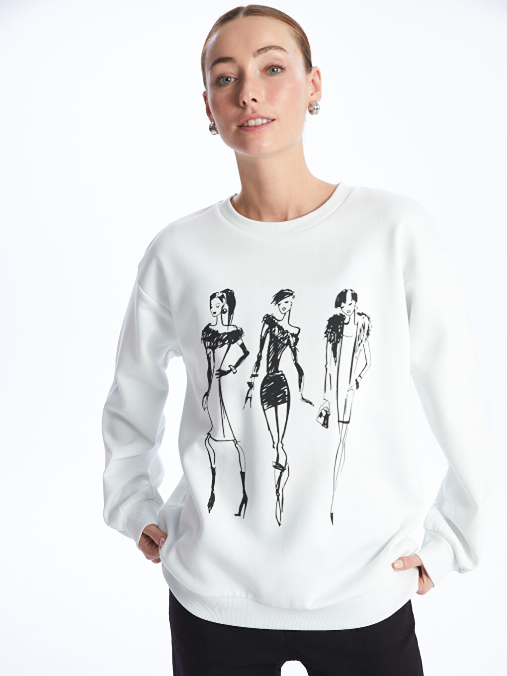 سويت شيرت تخين مطبوع بياقة دائرية للسيدات-1