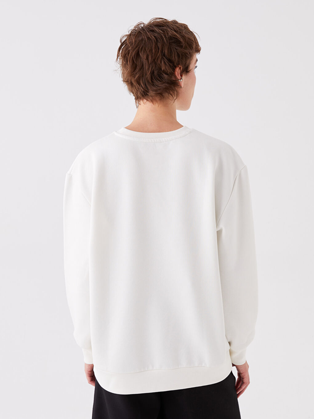 سويت شيرت تخين مطرز بياقة دائرية للسيدات-4