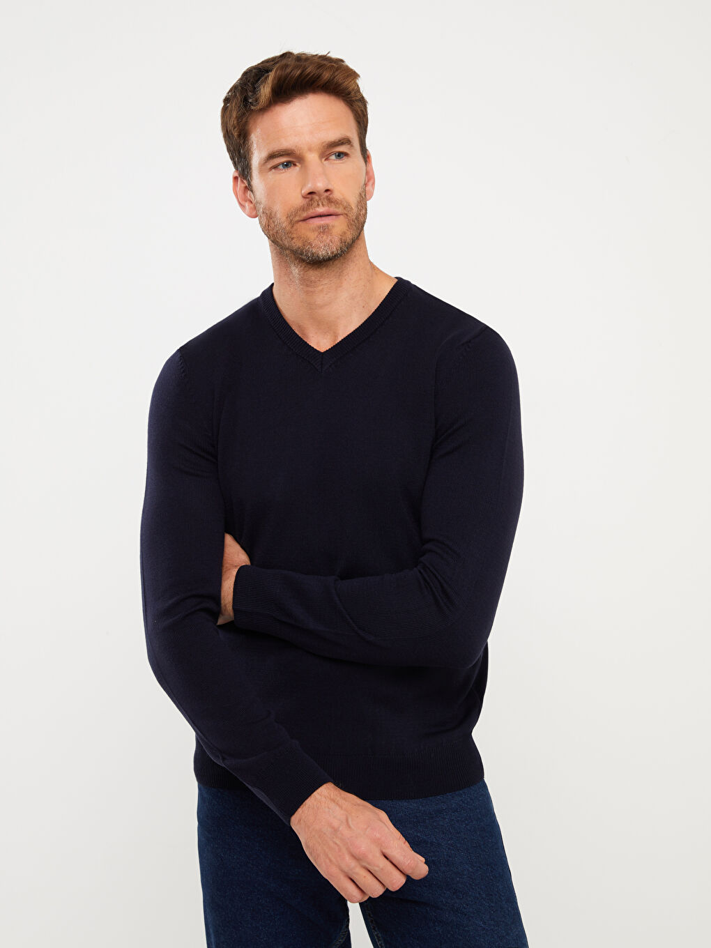 سترة تريكو بياقة على شكل حرف V وكم طويل للرجال