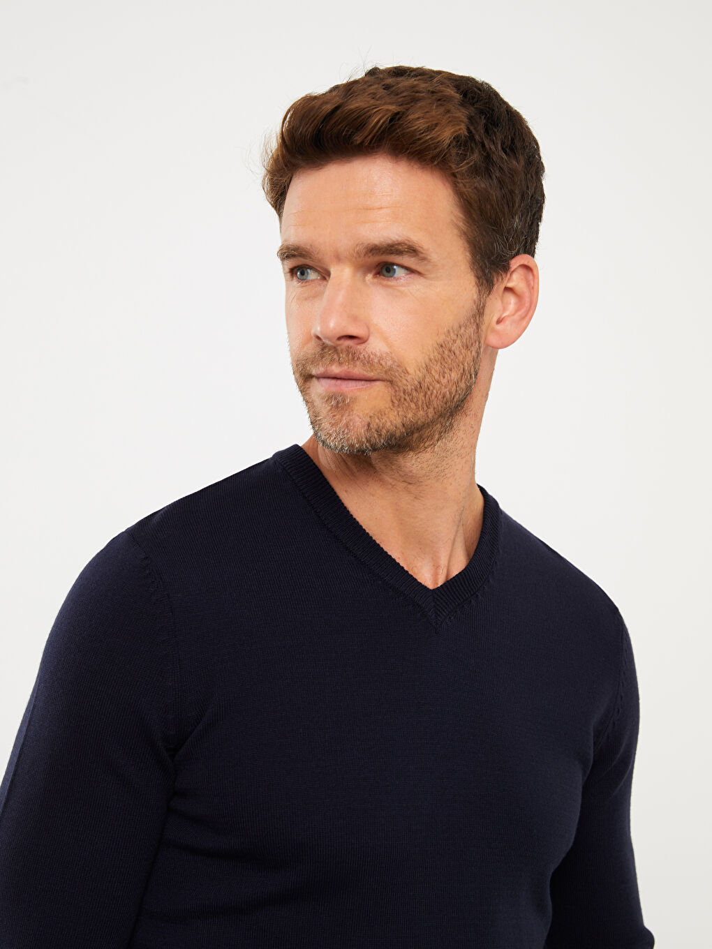 سترة تريكو بياقة على شكل حرف V وكم طويل للرجال-2