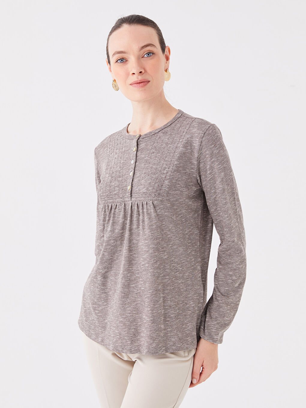 Bej Bisiklet Yaka Nakışlı Uzun Kollu Kadın Bluz-1