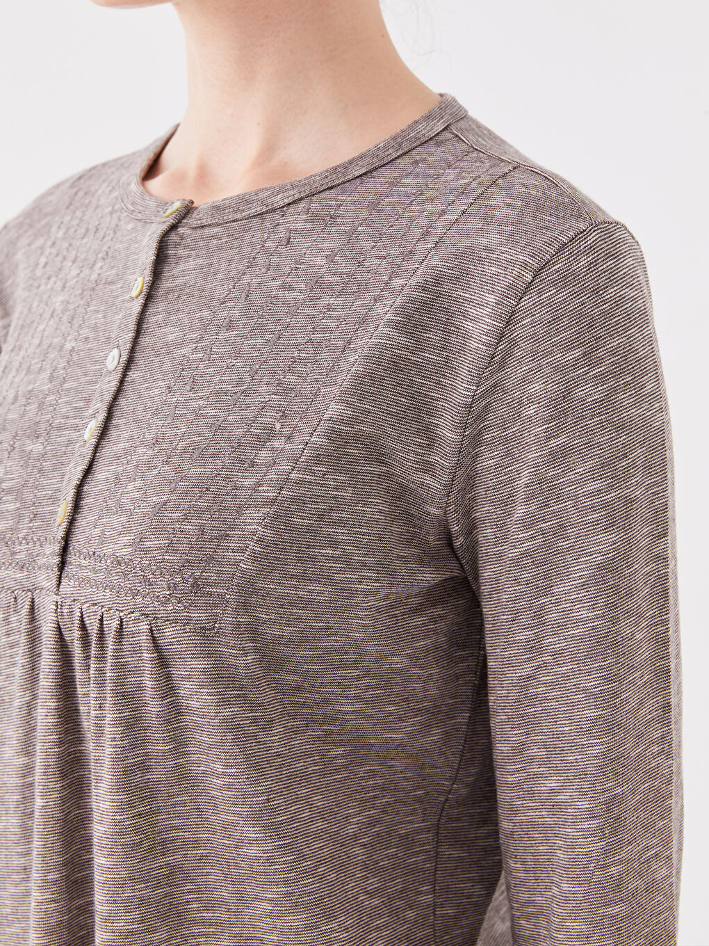 Bej Bisiklet Yaka Nakışlı Uzun Kollu Kadın Bluz-3