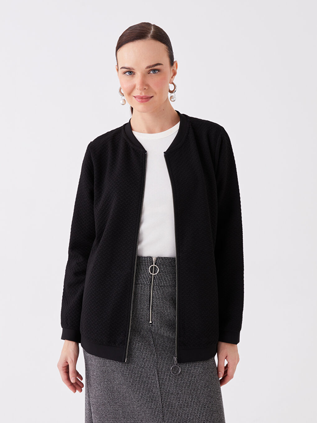 Siyah Bisiklet Yaka Kendinden Desenli Uzun Kollu Kadın Fermuarlı Sweatshirt