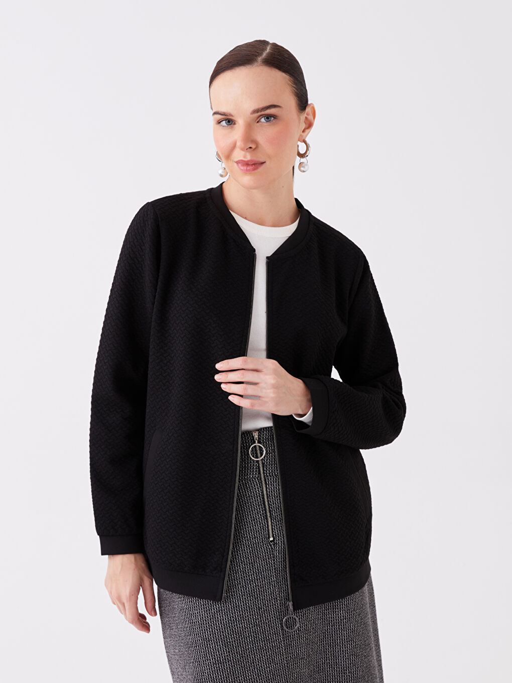 Siyah Bisiklet Yaka Kendinden Desenli Uzun Kollu Kadın Fermuarlı Sweatshirt-1