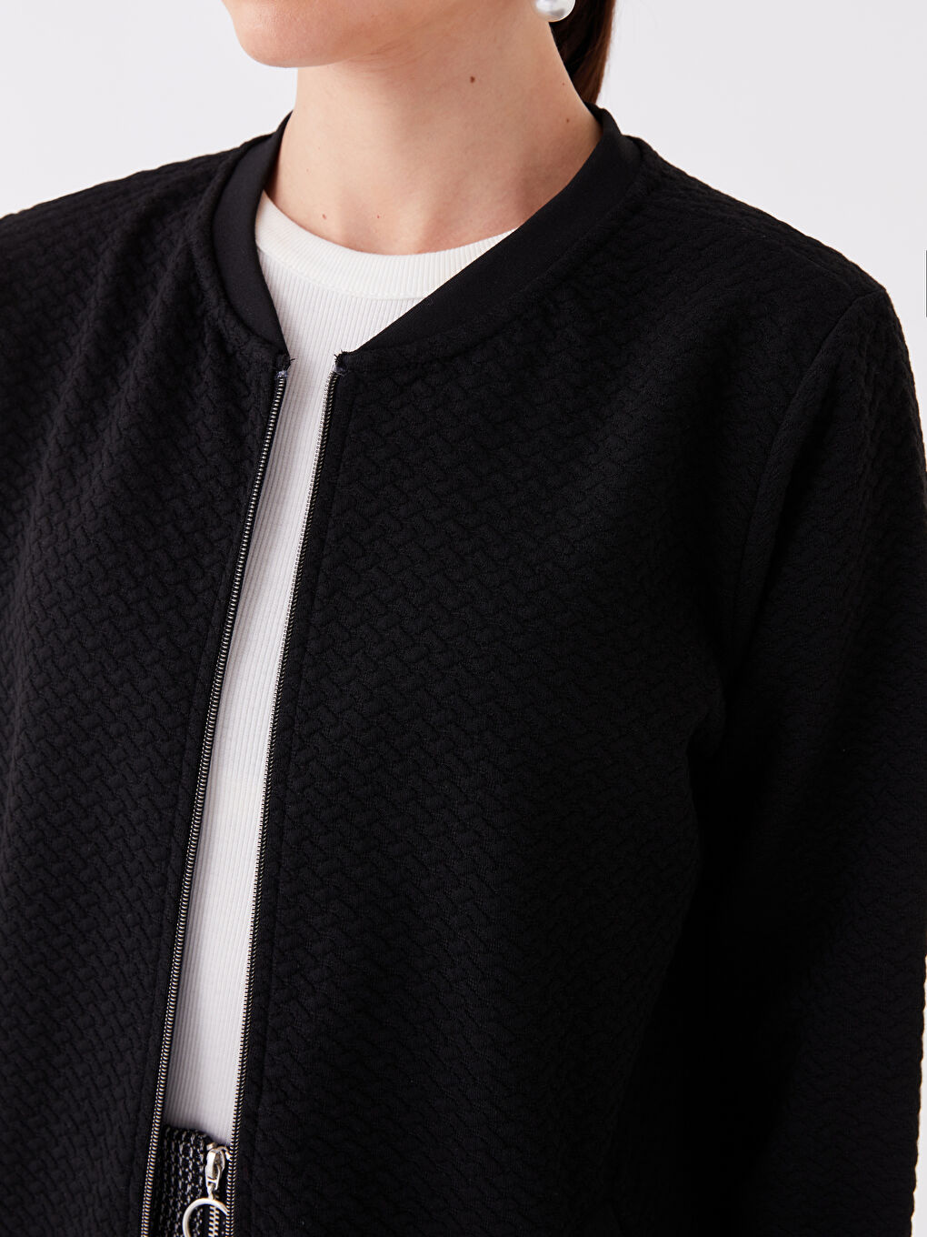 Siyah Bisiklet Yaka Kendinden Desenli Uzun Kollu Kadın Fermuarlı Sweatshirt-3