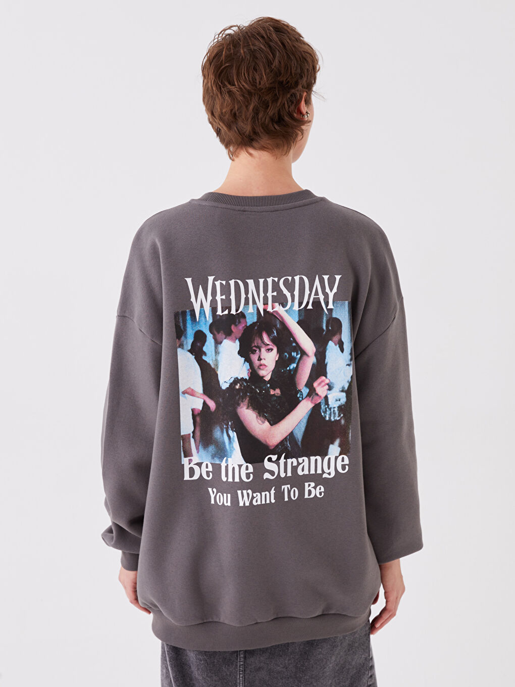 XSIDE Antrasit Bisiklet Yaka Wednesday Baskılı Uzun Kollu Oversize Kadın Sweatshirt - 4