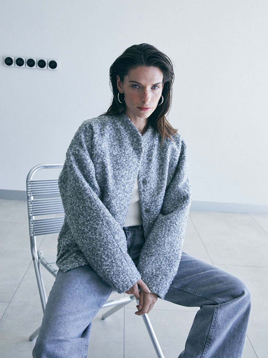 Gri Dik Yaka Düz Uzun Kollu Kadın Tüvit Ceket