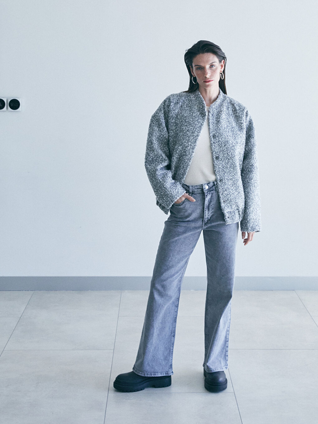 Gri Dik Yaka Düz Uzun Kollu Kadın Tüvit Ceket-1