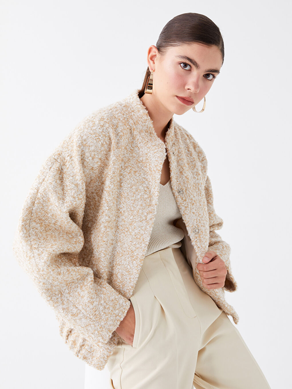 Bej Dik Yaka Düz Uzun Kollu Kadın Tüvit Ceket