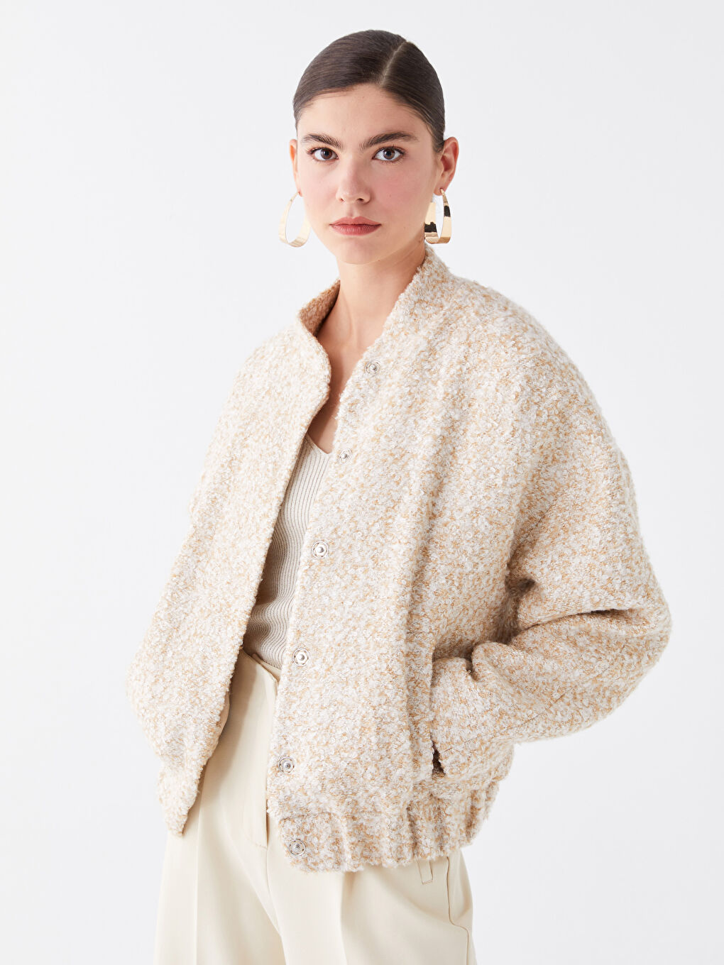 Bej Dik Yaka Düz Uzun Kollu Kadın Tüvit Ceket-1