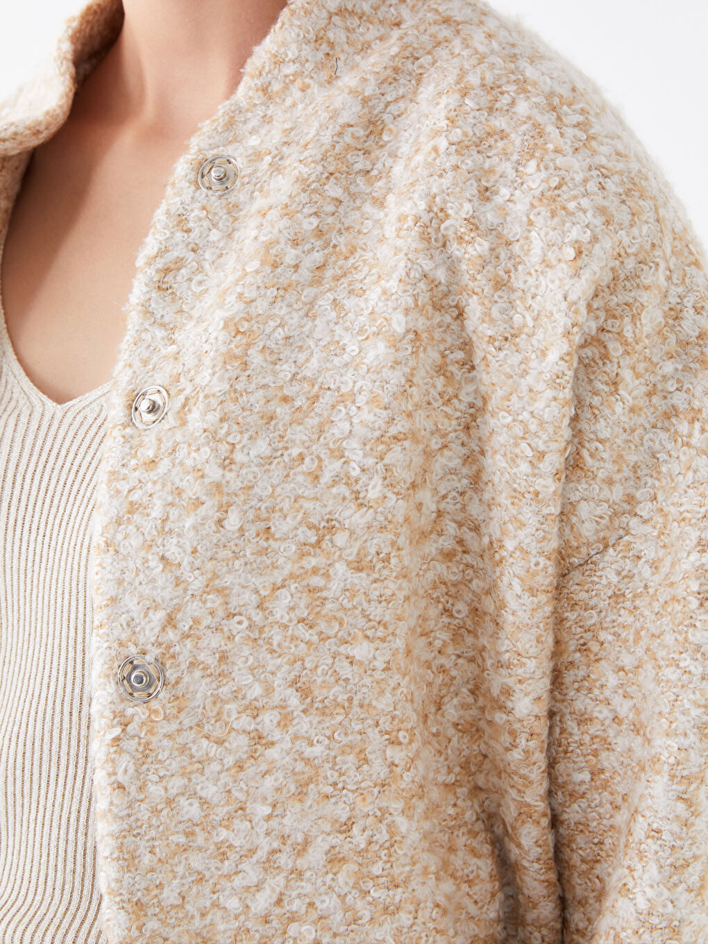 Bej Dik Yaka Düz Uzun Kollu Kadın Tüvit Ceket-3