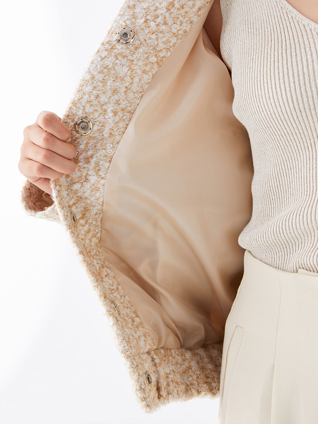 Bej Dik Yaka Düz Uzun Kollu Kadın Tüvit Ceket-4